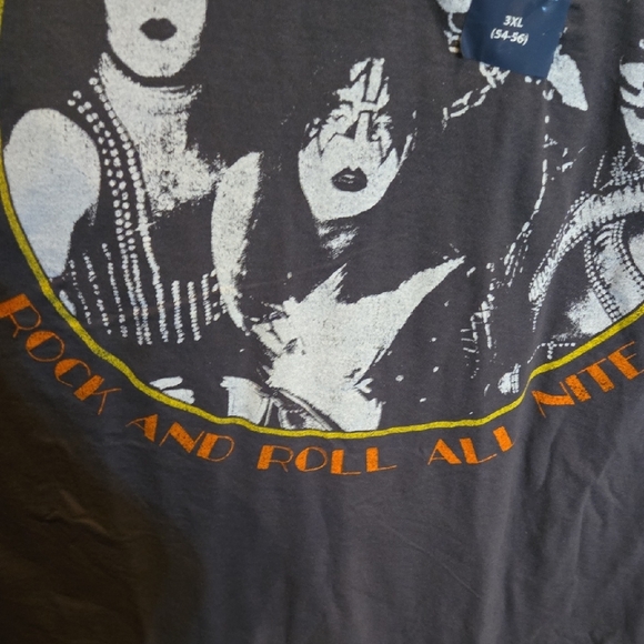 Kiss Multicolor Graphic Tee NWT - Picture 3 of 6